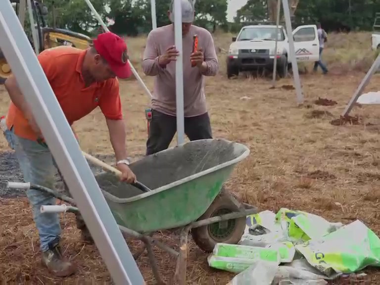 Mezcla de concreto para las bases de los postes